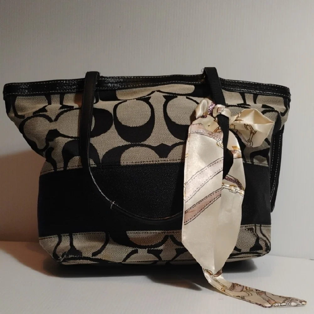 Coach signature monogram Black and Cream Tote shoulder Bag